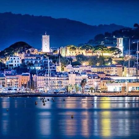 Cannes Old Port, Seafront & Seaview, Yacht Show Port Bagian luar foto